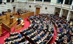 Βουλή: Στην Ολομέλεια η συζήτηση και λήψη απόφασης για σύσταση Προανακριτικής Επιτροπής για την τραγωδία των Τεμπών