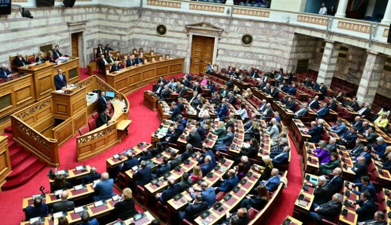 Βουλή: Στην Ολομέλεια η συζήτηση και λήψη απόφασης για σύσταση Προανακριτικής Επιτροπής για την τραγωδία των Τεμπών