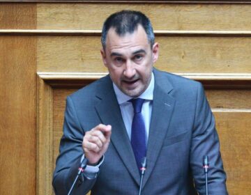 Χαρίτσης: Να μην επιτρέψουμε να λειτουργήσει η Βουλή ως πλυντήριο για τις ευθύνες αυτής της κυβέρνησης για το έγκλημα στα Τέμπη
