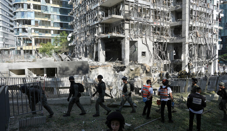Εκρήξεις ακούγονται σε Τελ Αβίβ και Ιερουσαλήμ από ομοβροντία ιρανικών πυραύλων