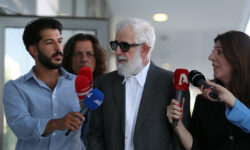 Απολογείται ο Πέτρος Φιλιππίδης: «Δεν μπορώ να ζητήσω συγγνώμη για αυτά που δεν έκανα» – Παραδέχτηκε ότι έχει κάνει πολλά λάθη