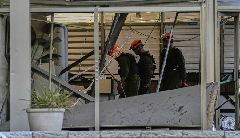 Μια νεκρή και 23 τραυματίες από την ιρανική πυραυλική επίθεση στο Ισραήλ