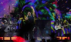 Οι Coldplay επανεκδίδουν άλμπουμ τους σε δίσκους βινυλίου από ανακυκλωμένα υλικά