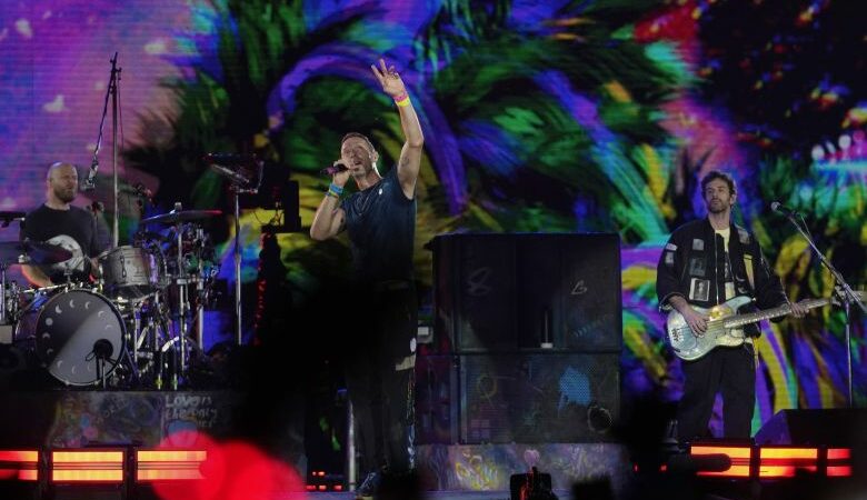 Οι Coldplay επανεκδίδουν άλμπουμ τους σε δίσκους βινυλίου από ανακυκλωμένα υλικά