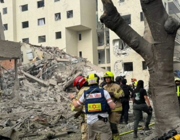Ιρανικός πύραυλος χτύπησε το Τελ Αβίβ – Δεκάδες τραυματίες και μεγάλες καταστροφές