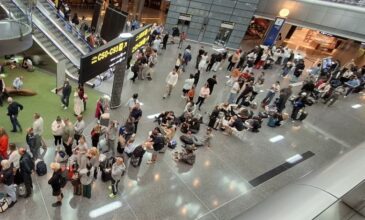 Χάος για χιλιάδες επιβάτες στα αεροδρόμια της Ντόχα και του Ντουμπάι