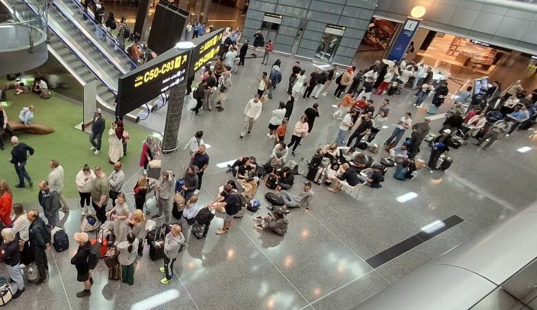 Χάος για χιλιάδες επιβάτες στα αεροδρόμια της Ντόχα και του Ντουμπάι