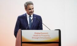 Κυριάκος Μητσοτάκης στη Σύνοδο του Ιδρύματος Γκέιτς: Δωρεά 5 εκατ. ευρώ για τον εμβολιασμό παιδιών – Η αναφορά στη μητέρα του