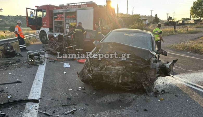 Σκοτώθηκε ζευγάρι σε σφοδρή μετωπική σύγκρουση δύο οχημάτων στη Βοιωτία