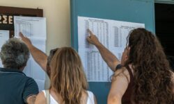 Πανελλαδικές 2025: Περισσότεροι από τους μισούς υποψηφίους έγραψαν κάτω από τη βάση σε Μαθηματικά, Φυσική, Ιστορία