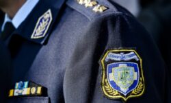 Συνελήφθη απόστρατος αξιωματικός της ΕΛ.ΑΣ. για εμπλοκή σε δύο κυκλώματα ναρκωτικών και όπλων με διεθνή δράση