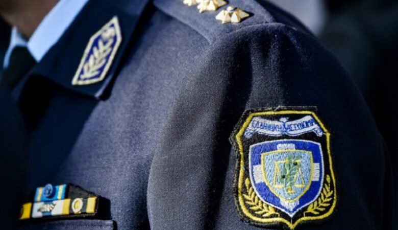 Συνελήφθη απόστρατος αξιωματικός της ΕΛ.ΑΣ. για εμπλοκή σε δύο κυκλώματα ναρκωτικών και όπλων με διεθνή δράση