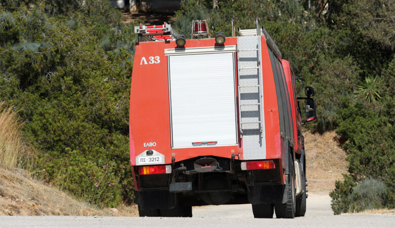 Ενισχύονται οι πυροσβεστικές δυνάμεις για την φωτιά στην Ραφήνα