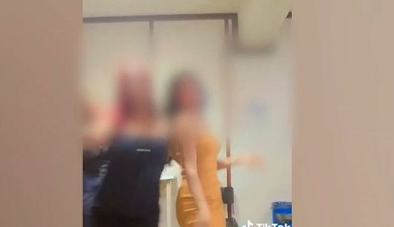 Παρέα νέων έστησε… γλέντι με τσιφτετέλια στην Αστυνομική Διεύθυνση Μεσσηνίας – Δείτε βίντεο