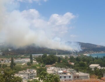 Πύρινη απειλή στην ανατολική είσοδο της Καβάλας κοντά σε κατοικημένη περιοχή