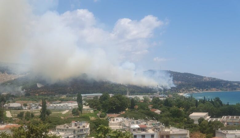 Πύρινη απειλή στην ανατολική είσοδο της Καβάλας κοντά σε κατοικημένη περιοχή