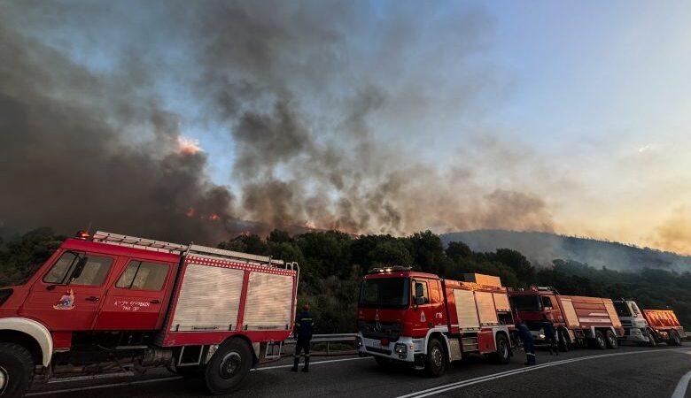 Μικρές αναζωπυρώσεις στην φωτιά στη Ναύπακτο – Δεν έχουν καταγραφεί ζημιές σε σπίτια
