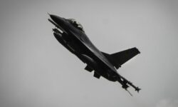 Ουκρανός πιλότος έχασε τη ζωή του και το μαχητικό του F-16 συνετρίβη