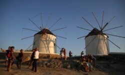 Συνελήφθη 45χρονος στη Μύκονο για απειλή πολιτών με αεροβόλο πιστόλι έξω από κλαμπ