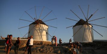 Προς νέα ρεκόρ ο ελληνικός τουρισμός το 2025