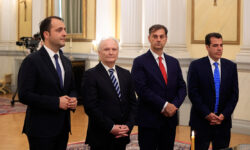 Ορκίστηκαν τα νέα μέλη της κυβέρνησης στο Προεδρικό Μέγαρο