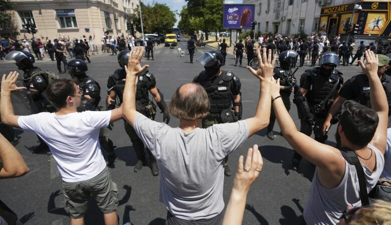 Η Ρωσία εκτιμά ότι οι αντικυβερνητικές διαδηλώσεις στην Σερβία είναι απόπειρα «έγχρωμης επανάστασης»