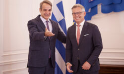 Μητσοτάκης σε επίτροπο μετανάστευσης: Οι Αρχές της ανατολικής Λιβύης οφείλουν να αναλάβουν δράση για να μειωθούν οι ροές προς την Ελλάδα