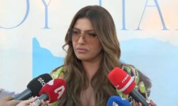 Έλενα Παπαρίζου: Ο Γιάννης Πάριος είναι πατέρας, φίλος και αδελφός