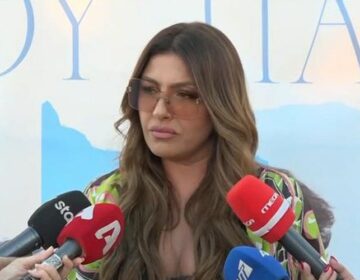 Έλενα Παπαρίζου: Ο Γιάννης Πάριος είναι πατέρας, φίλος και αδελφός
