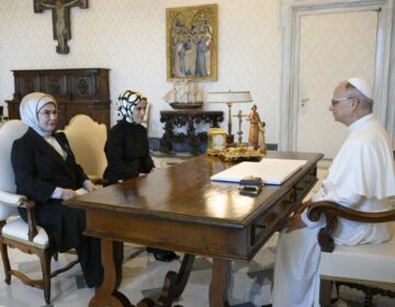 Συνάντηση της γυναίκας και της κόρης του Ερντογάν με τον Πάπα Λέοντα