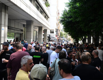 «Ταφόπλακα το Ψηφιακό Πελατολόγιο» – Διαμαρτύρονται οι ιδιοκτήτες συνεργείων έξω από το υπουργείο Οικονομικών