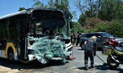 Συγκλονιστικό βίντεο με την σύγκρουση των λεωφορείων στη Βούλα – Ούρλιαζαν οι επιβάτες
