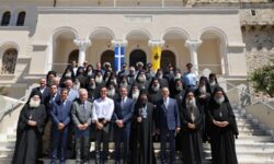 Διήμερη επίσκεψη Μητσοτάκη στο Άγιο Όρος – Στο Πρωτάτο με τους ηγουμένους και την εικόνα Άξιον Εστί
