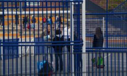 H απαγόρευση των κινητών τηλεφώνων στα σχολεία βελτίωσε τη συγκέντρωση των μαθητών