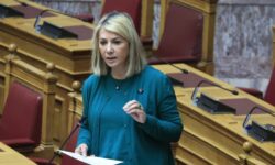 Συνελήφθη δημοσιογράφος που φέρεται να εκβίαζε την υφυπουργό, Ζέττα Μακρή