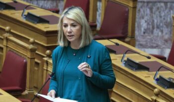 Συνελήφθη δημοσιογράφος που φέρεται να εκβίαζε την υφυπουργό, Ζέττα Μακρή