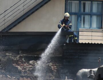 Θεσσαλονίκη: Φωτιά σε κατάστημα στο Καπάνι – Καλύτερη η κατάσταση, στο νοσοκομείο προληπτικά τρεις πυροσβέστες