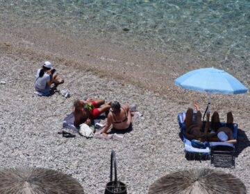 Καιρός: Ηλιοφάνεια και υψηλές θερμοκρασίες στις περισσότερες περιοχές της χώρας – Ξεκινάει από σήμερα ο καύσωνας