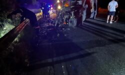 Τρομακτικό δυστύχημα στο Αγρίνιο: Αυτοκίνητο συγκρούστηκε μετωπικά με βαν – Απανθρακώθηκε ένας 21χρονος