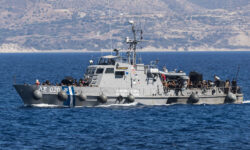 Διασώθηκαν 230 μετανάστες νότια της Γαύδου