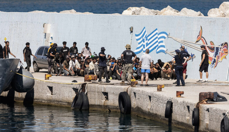Δημιουργία κλειστής δομής μεταναστών αποφασίστηκε στην ευρεία σύσκεψη στο υπουργείο Μετανάστευσης