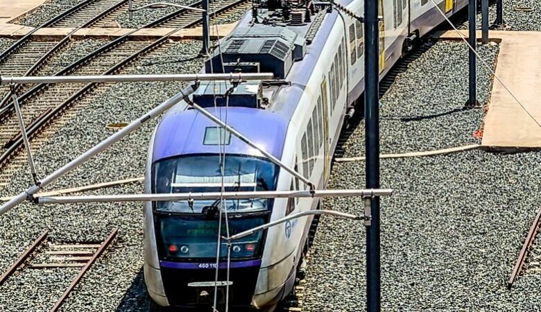 Λήξη συναγερμού για το τρένο που είχε ακινητοποιηθεί έξω από τη Σίνδο