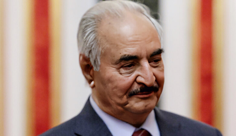 Το παρασκήνιο πίσω από το διπλωματικό επεισόδιο στη Λιβύη – Γιατί ο Χαφτάρ επιχείρησε να στήσει παγίδα στην ευρωπαϊκή αποστολή