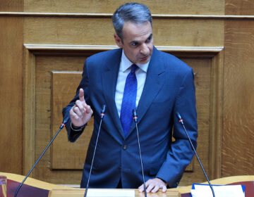 Μητσοτάκης για μεταναστευτικό: Αναστέλλεται η εξέταση αιτήσεων ασύλου για τρεις μήνες – Όσοι εισέρχονται παράνομα θα συλλαμβάνονται