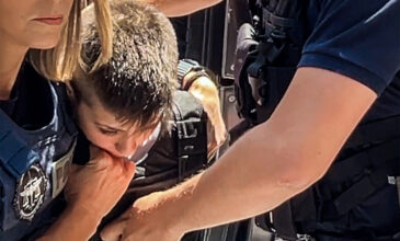 «Φόνισσα» φώναζε το πλήθος για την Ειρήνη Μουρτζούκου έξω από τα δικαστήρια της Πάτρας – Την Κυριακή απολογείται η 25χρονη