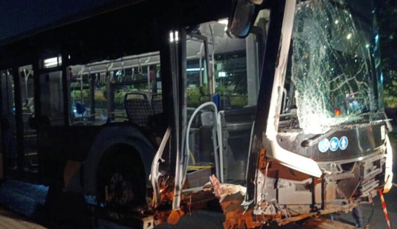 «Ακυβέρνητο» λεωφορείο διένυσε περίπου 150 μέτρα στη λεωφόρο Βουλιαγμένης – Ο οδηγός σταμάτησε για προσωπική του ανάγκη, χωρίς να βάλει χειρόφρενο