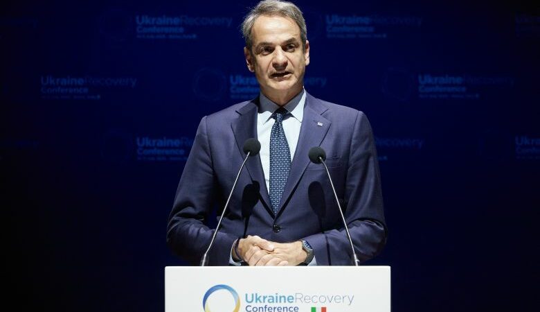 Μητσοτάκης: Η Ελλάδα στέκεται σταθερά στο πλευρό του λαού της Ουκρανίας