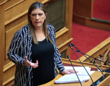 Κωνσταντοπούλου: Αντισυνταγματική, ρατσιστική, απάνθρωπη και απολίτιστη η τροπολογία για το άσυλο