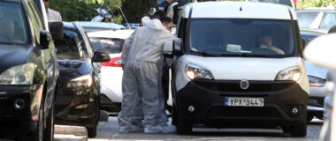 Εντείνονται οι έρευνες της Αντιτρομοκρατικής για τη βόμβα στο σπίτι του Γιάννη Πρετεντέρη
