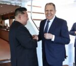 Ο Λαβρόφ συναντήθηκε με τον Κιμ στη Βόρεια Κορέα